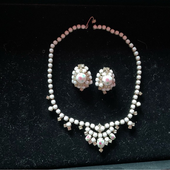Vintage Milk Glass Necklace & Earrings - Picture 5 of 5